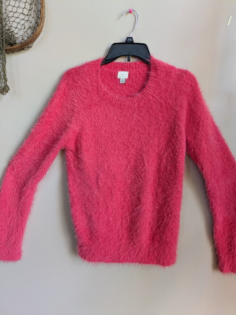 a new day woman's fuzzy pullover pink sweater long sleeve size M #589